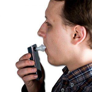 Mit einem Alkoholtester können Sie ganz leicht Ihren Promillewert messen